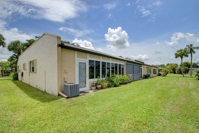 Building Photo - 219 Lake Meryl Dr