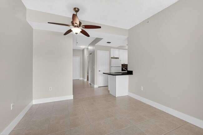 Building Photo - 2040 Greenview Shores Blvd