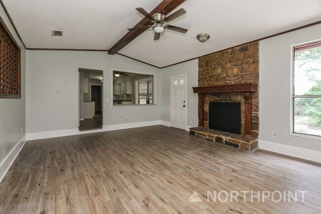 Building Photo - 3 BR/2BA | Newly Renovated Single Family Home | 1-Car Garage Parking | Fenced  backyard