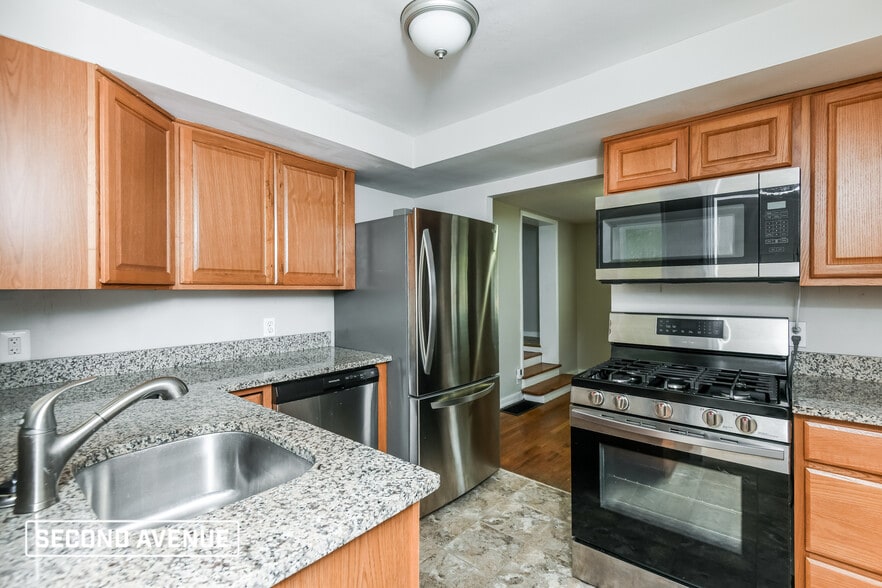 Building Photo - 43 Glenview Ave