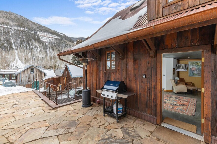 Building Photo - 216 E Galena Ave