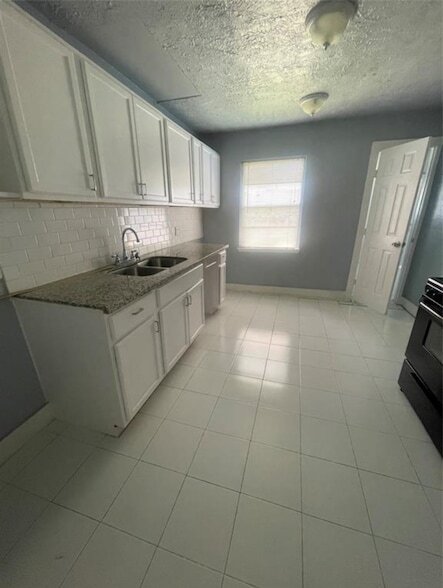 Building Photo - 4806 Airport Blvd