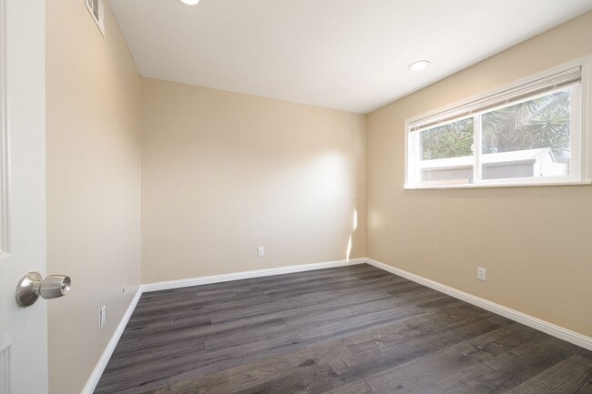 Building Photo - Single family home for rent 4bed/2bath! -$...