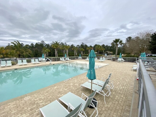 Building Photo - Margaritaville Two Bedroom Fully Furnished Home!