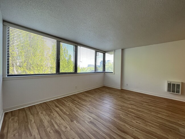 Building Photo - 1Bd/1Ba Home in Goose Hollow neighborhood ~ Secured Garage Parking and Additional Storage Unit!!!