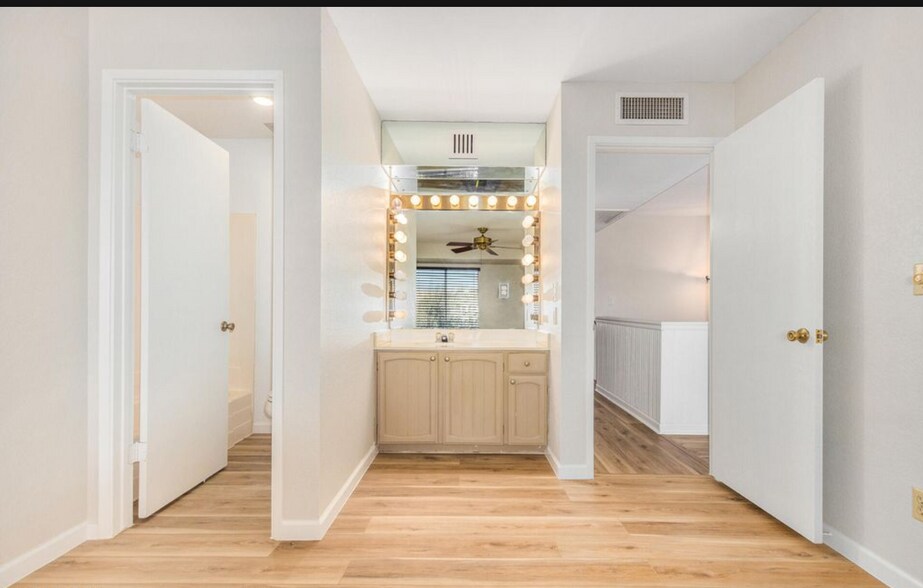 Building Photo - 4482 W Palmaire Ave