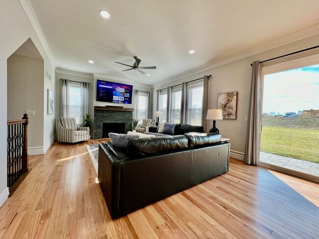 Building Photo - Luxury Home Incredible master suite Liberty Twp OH