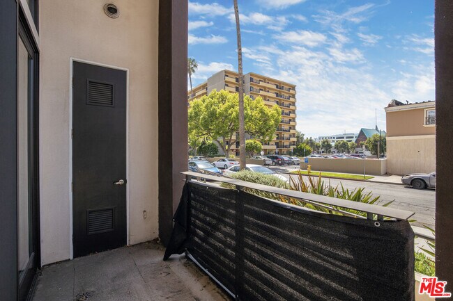 Building Photo - 118 S Kenwood St