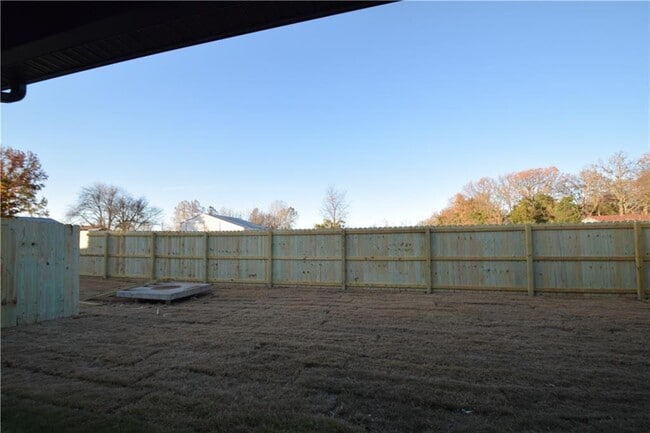 Building Photo - 540 Cosmos St