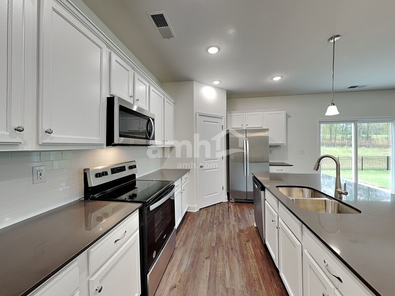 Building Photo - 9510 Riverbend Village Dr