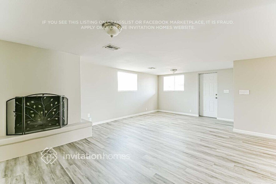 Building Photo - 2128 W Hartford Ave