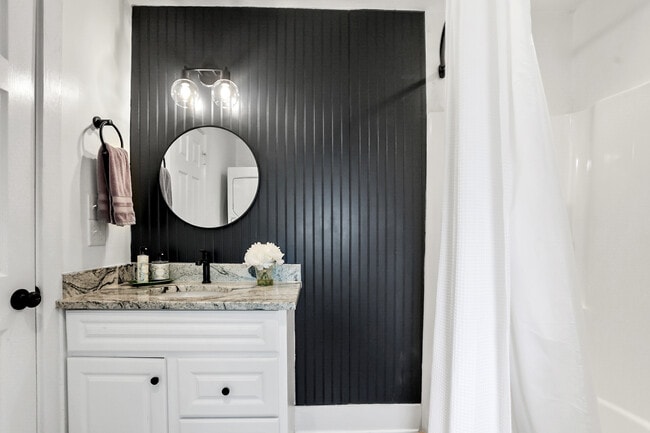 Building Photo - 505 E Mc Donough St