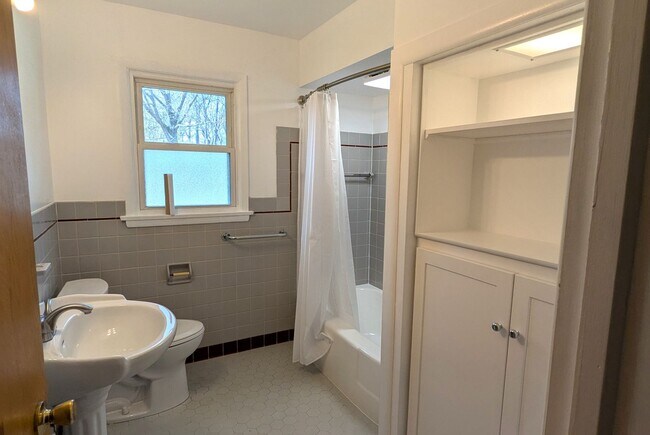 Building Photo - 755 Oakmere Pl
