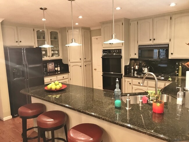 Building Photo - CORNER LOT MODERN 4 BEDROOM HOME DIXON *STAR RENTALS