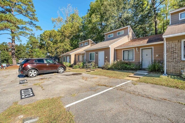 Building Photo - 2203 Sandpiper St