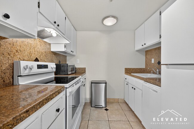 Building Photo - 111 Avram Ave