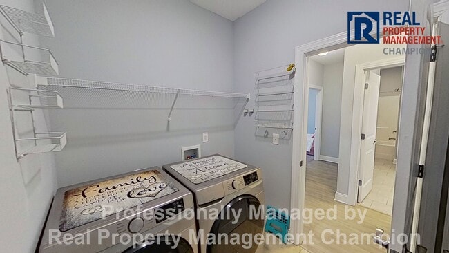 Building Photo - Immaculate 4 BD/3 BA Home w/Screened Porch and Fenced Back Yard