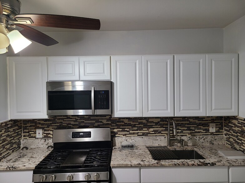 kitchen - 79 Davidson St