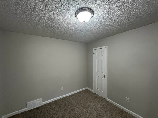 Building Photo - 7610 Bridelwreath Dr