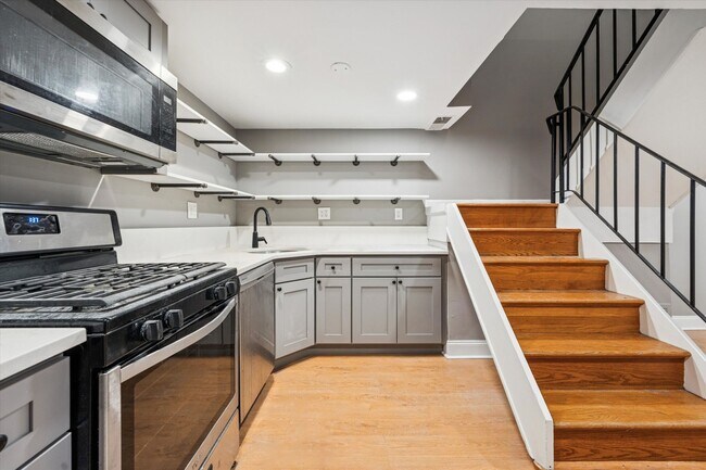 Building Photo - 2034 Mt Vernon St