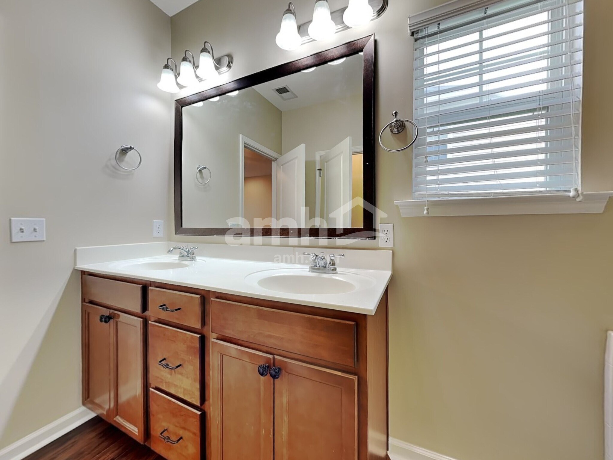 Building Photo - 498 Stonebridge Cir