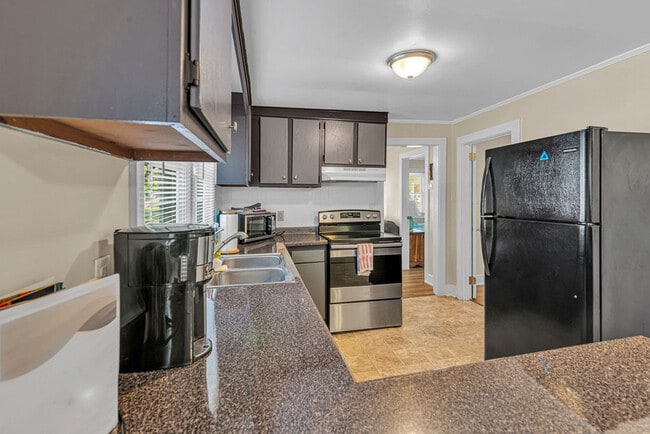 Building Photo - 509 S Shore Dr