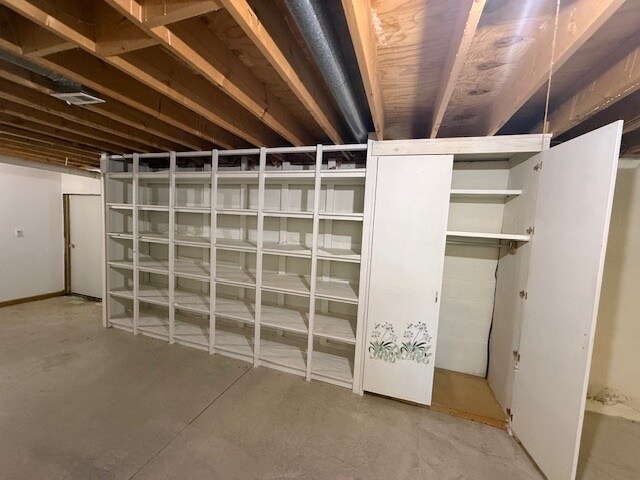Building Photo - 6325 Carsten Rd
