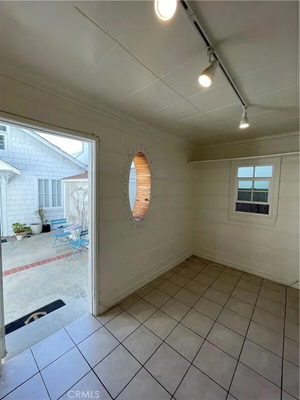 Building Photo - 303 34th St