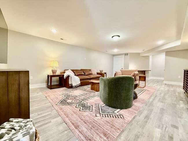 Building Photo - 5 Bed 3 Bath Home With Hot Tub In West Chester, OH