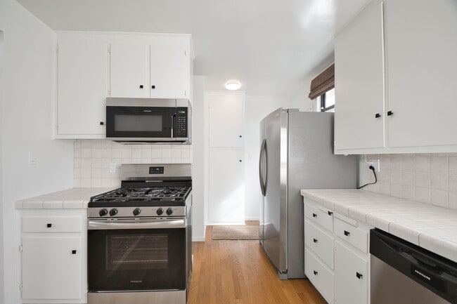 Building Photo - 4 Bedroom Home on Cul de Sac in Hermosa Beach ** Coming soon 4/21/2026**