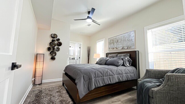 Building Photo - 2813 Mead Rd