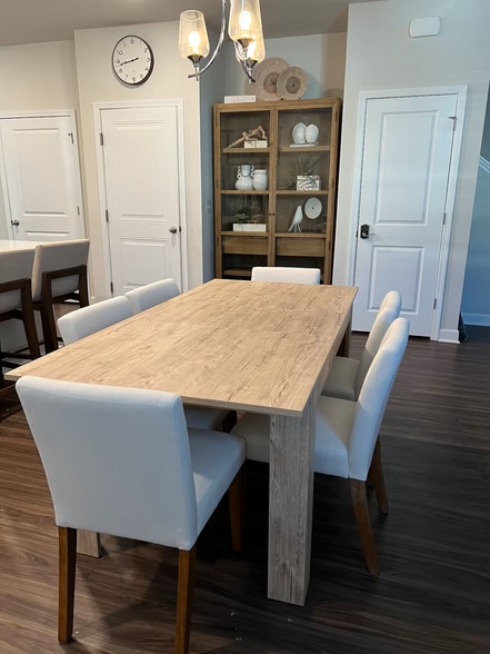 Dining Area - 301 Lanyard St