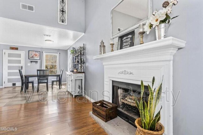 Building Photo - 313 Seal Ave