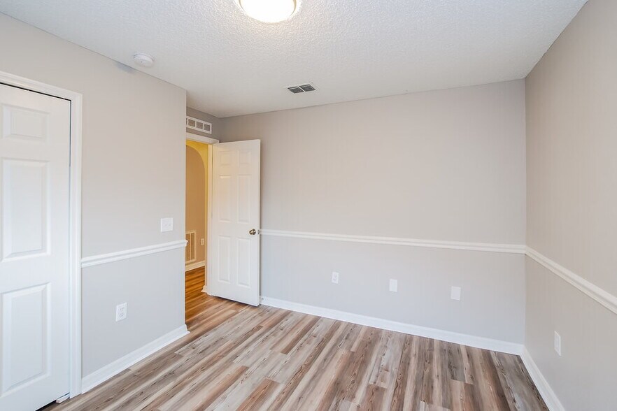 Building Photo - 1818 Jake Ln