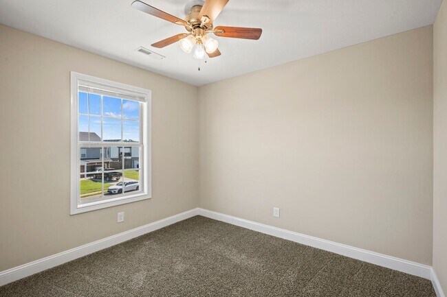 Building Photo - Beautiful Like-New Split Foyer Home Off Ex...