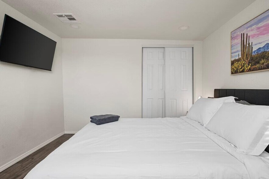 Building Photo - 4009 W Grant St