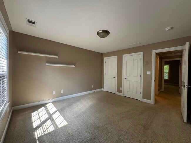 Building Photo - 3120 Hemingway Ln