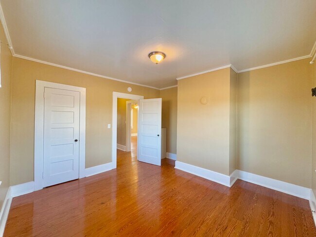 Building Photo - Must See Country Home Minutes to Kerr Lake