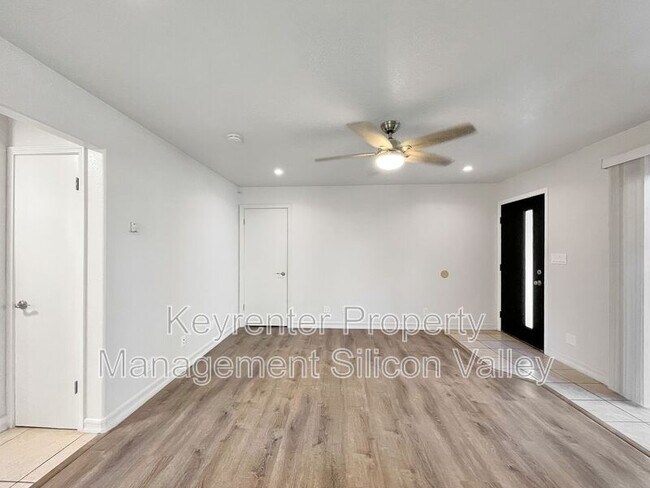 Building Photo - 923 Ravenscourt Ave