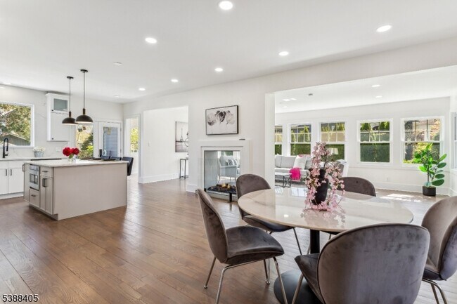 Building Photo - 648 E Broad St