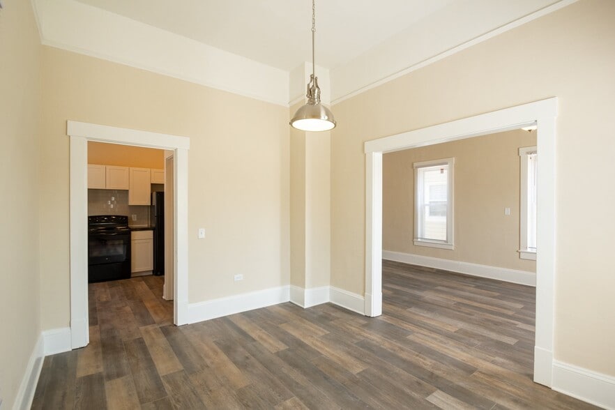 Building Photo - 37735 Vine St