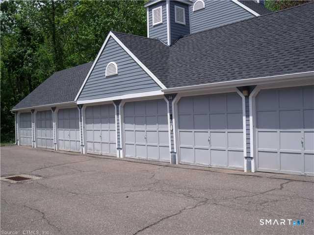 Building Photo - 26 Farmington Meadow Dr