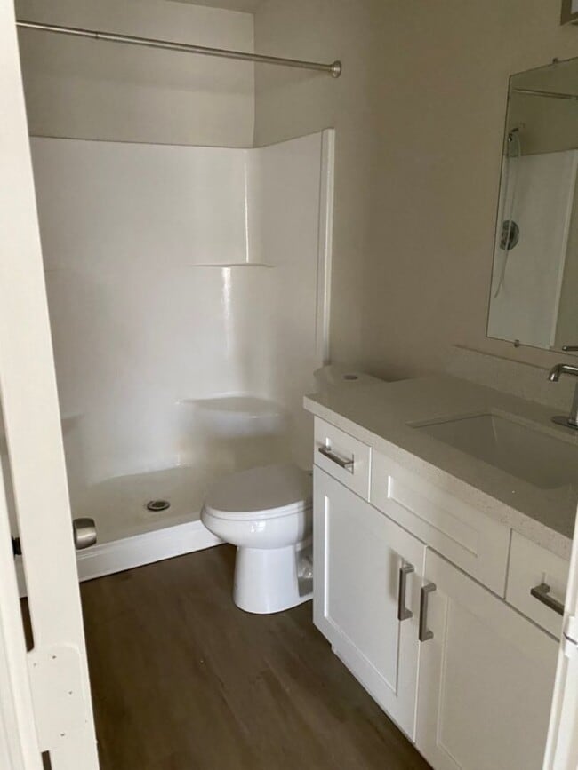 Building Photo - Fully Remodeled! 2 bed 2 bath Town-home in...