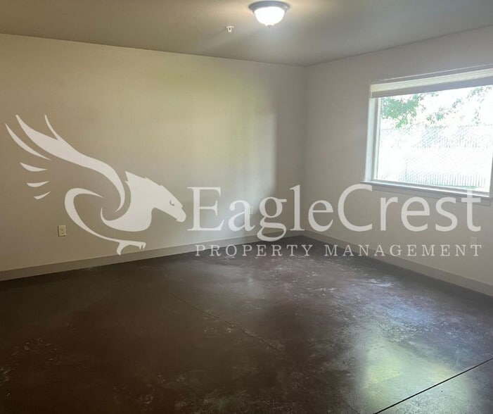 Building Photo - Two Bedroom, One and a Half Bathroom Unit