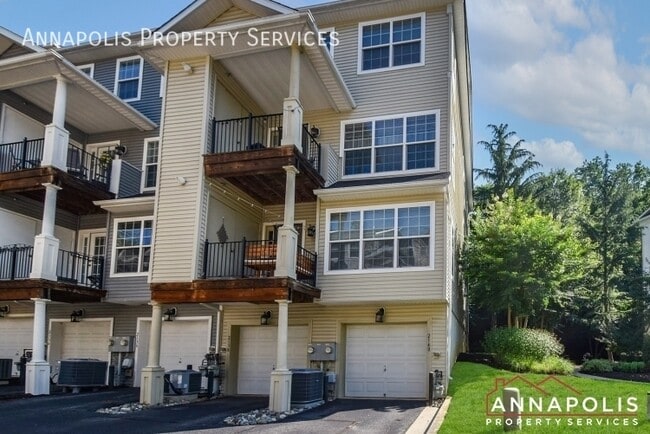 Building Photo - 2140 Hideaway Ct