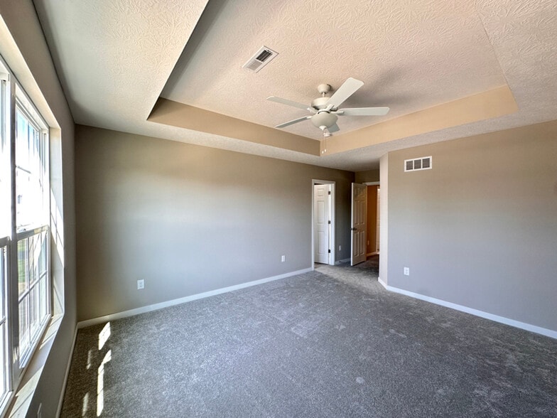 Building Photo - 7044 Unitas Loop