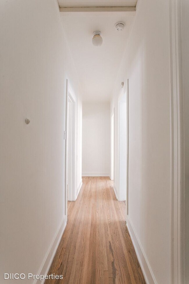 Building Photo - 1 br, 1 bath Apartment - 201 S Arnaz Drive...