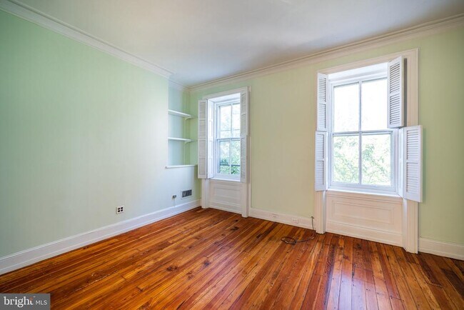 Building Photo - 206 S 43rd St