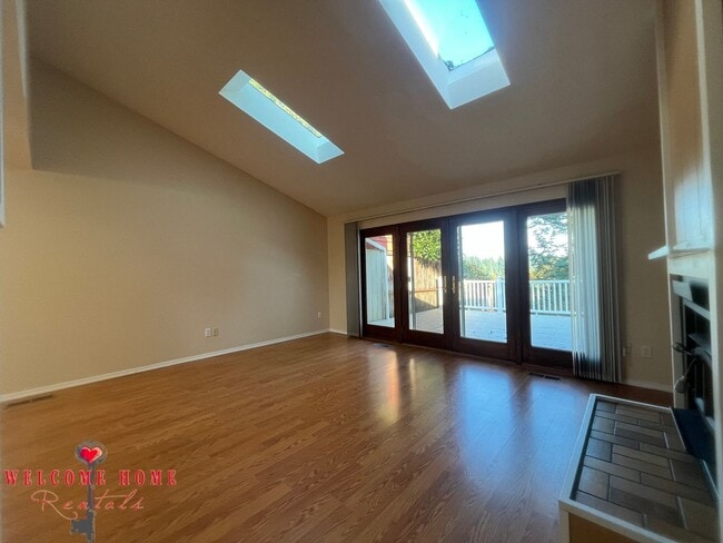 Primary Photo - 2 bedroom townhome condo with AMAZING view, brand new carpeting and a fresh coat of paint!!!