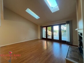 Building Photo - 2 bedroom townhome condo with AMAZING view, brand new carpeting and a fresh coat of paint!!!